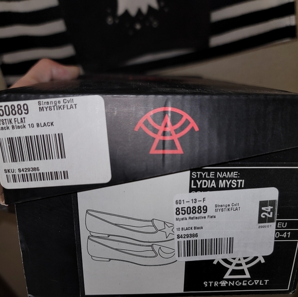 Strange Cvlt Lydia Mystic Flats - Picture 2 of 4